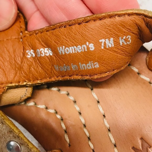 TRASK Tan Leather Sandals Thong Crackle Bronze Studded Cascade Padded Sz 7 - Picture 10 of 16